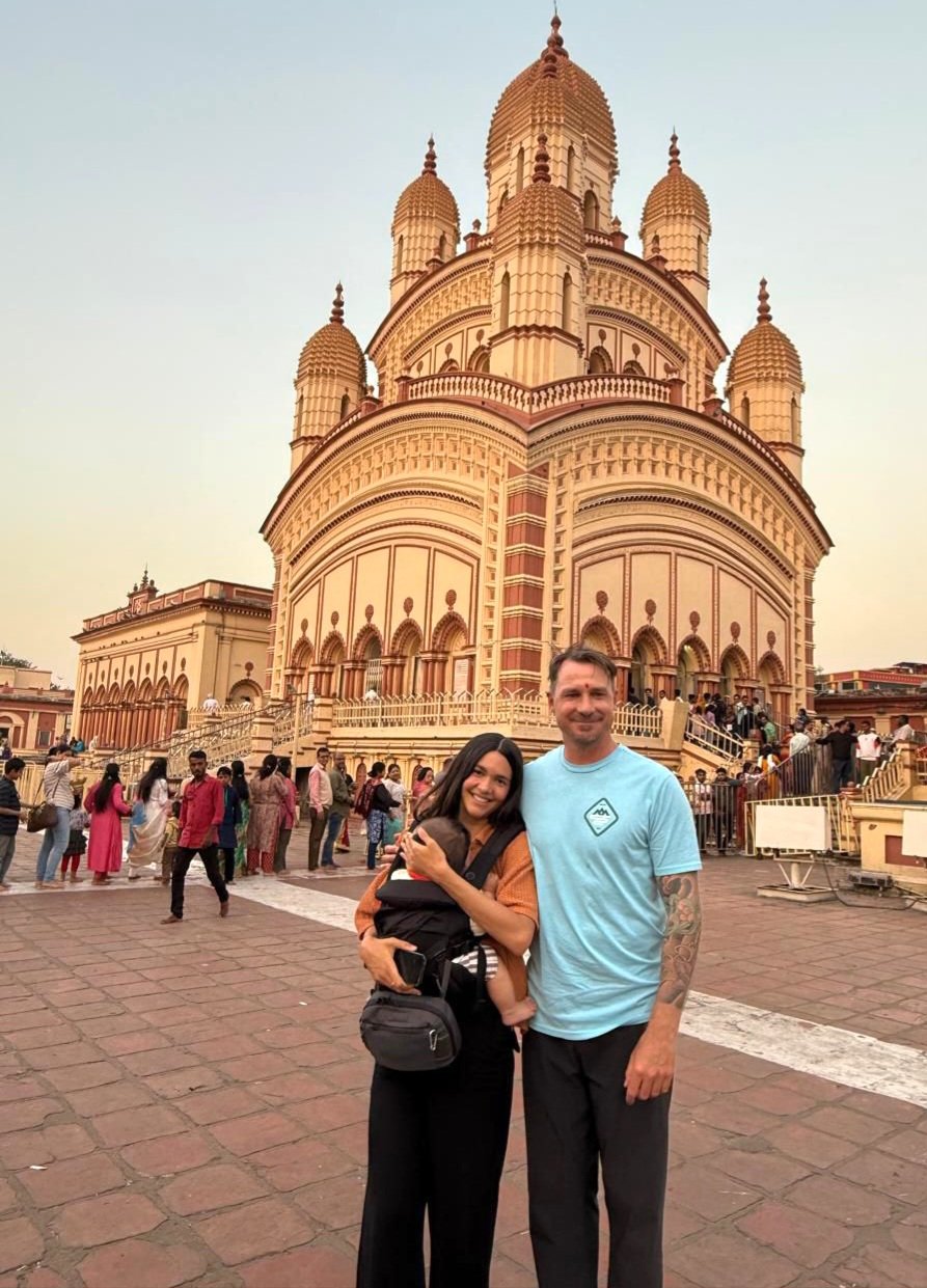 डेल स्टेन ने परिवार के साथ दक्षिणेश्वर काली मंदिर में दर्शन किए