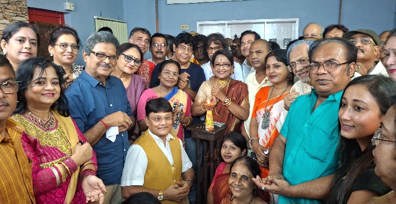 डायरेक्टर शिवप्रसाद रॉय की आने वाली बंगाली फिल्म ‘आजकेर मुख्यमंत्री’ का शुभ मुहूर्त AP स्टूडियो 2 में हुआ