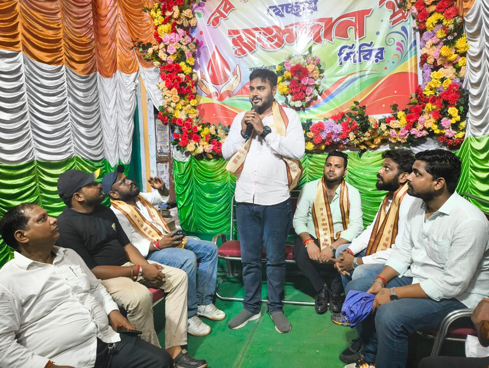 नवा राजा लेन में रक्तदान और वस्त्रदान उत्सव मनाया गया